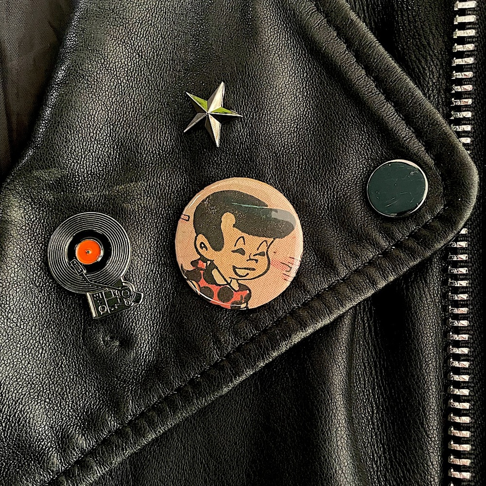Vintage Little Dot button pin